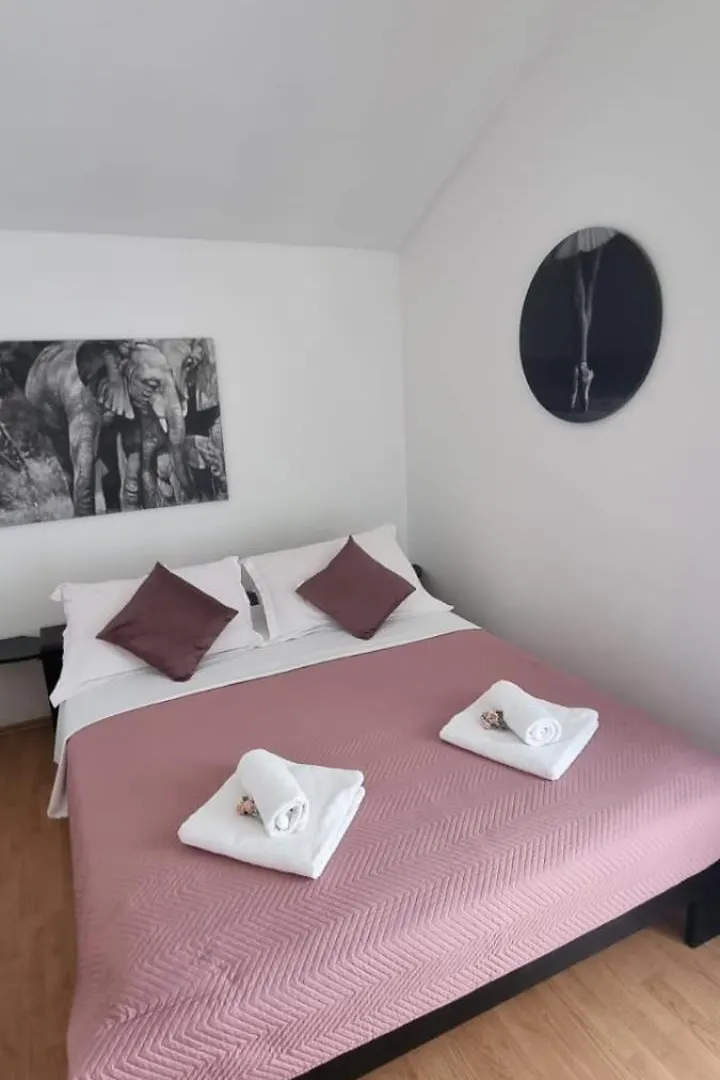 סבטי פיליפ אי ג'קוב Apartments Dolac 0*, סבטי פיליפ אי ג'קוב